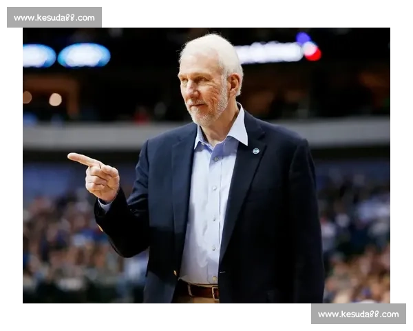 1390 胜镌刻穹顶！马刺低调升旗致敬波波维奇