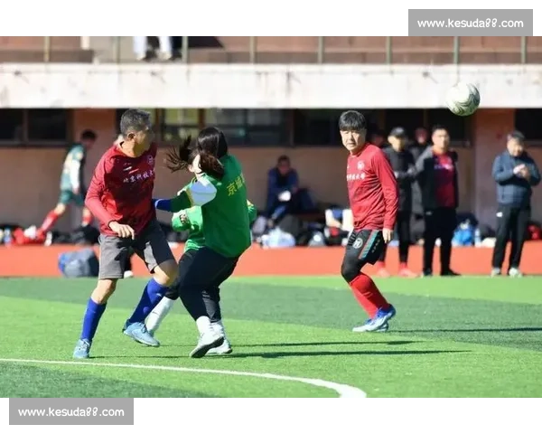 绿茵聚校友 热血续情怀!2025 纪中足球赛激战正酣