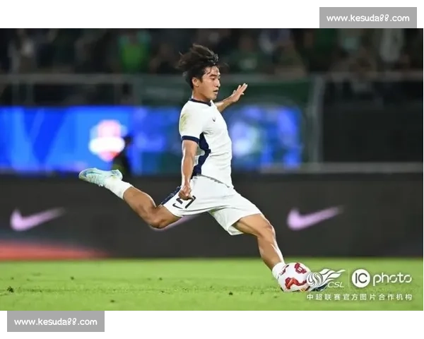 浙江队影院观赛收官：鲍盛鑫与球迷的 “家人时刻”